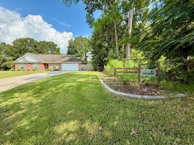 Building Photo - AVAILABLE OCTOBER 2025! [PET FRIENDLY]