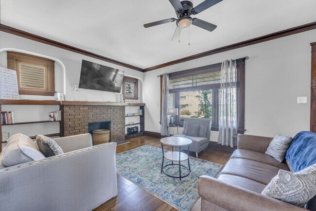 Building Photo - 10617 Bernard Ave