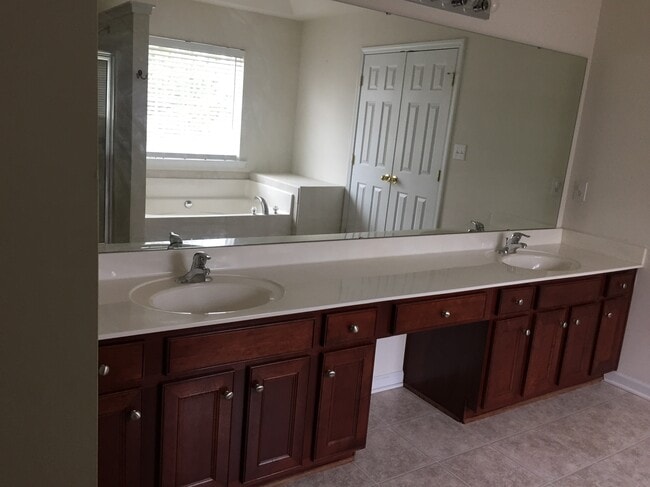 Building Photo - 15037 Taylor Ridge Ln