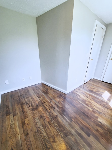 Building Photo - 90 E 8th Ave