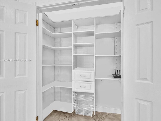 Building Photo - 413 Tamarind Dr