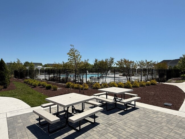 Building Photo - 1670 Lake Placid Dr