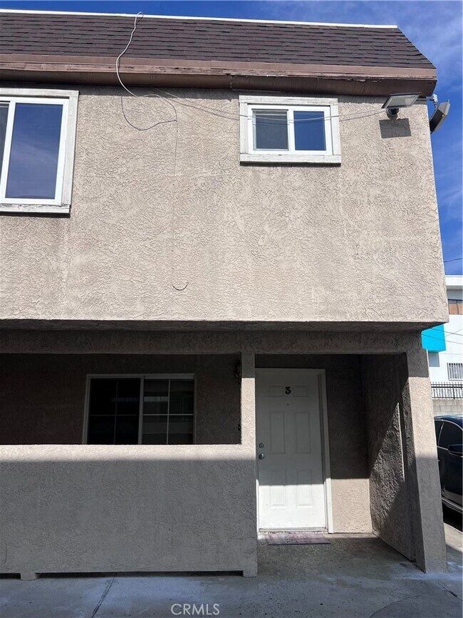 Building Photo - 11254 Oxnard St