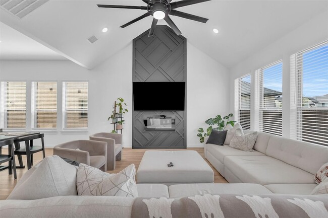 Building Photo - 2428 Mankato Dr