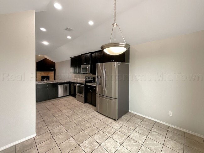 Building Photo - 2053 Leonard Ranch Rd