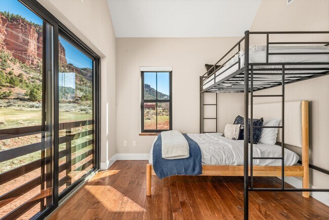 Building Photo - 106 Castle View Dr