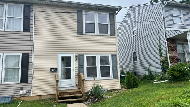 Primary Photo - 805 S Front St
