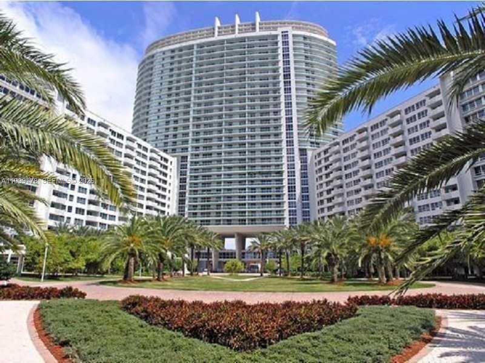 Building Photo - 1500 Bay Dr