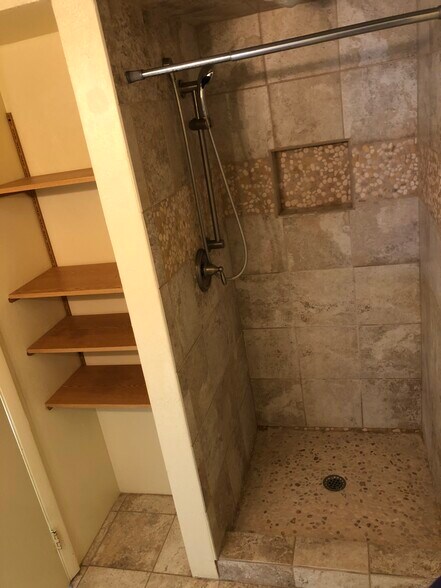 Upstairs Bathroom - 554 Cartier Ct