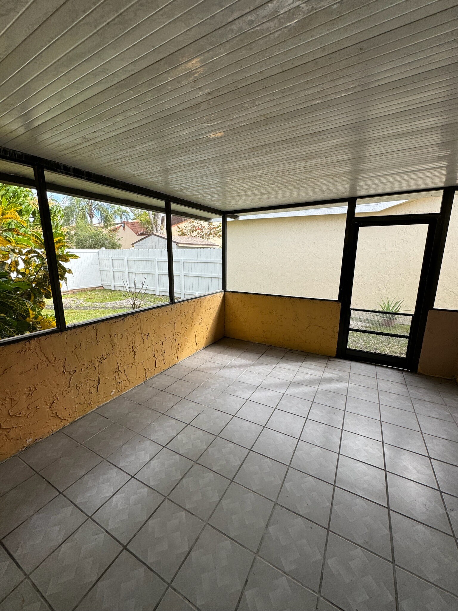 Building Photo - 14931 SW 92nd Ter