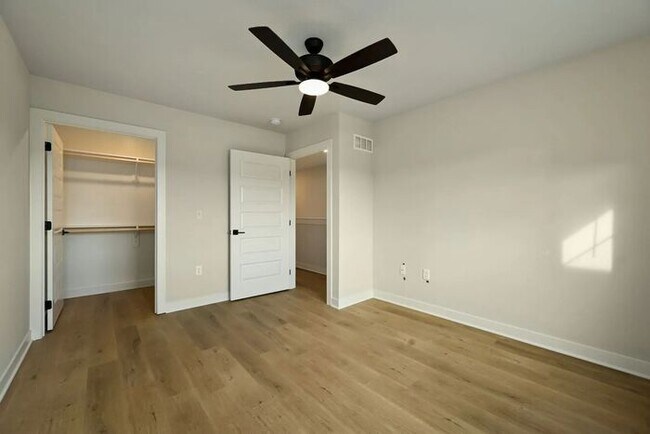 Building Photo - Oak Ridge Falls Townhomes - with unfinished basement!