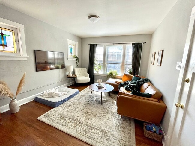 Building Photo - 4535 Flad Ave