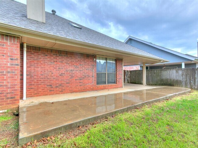 Building Photo - 1117 NW 198th St