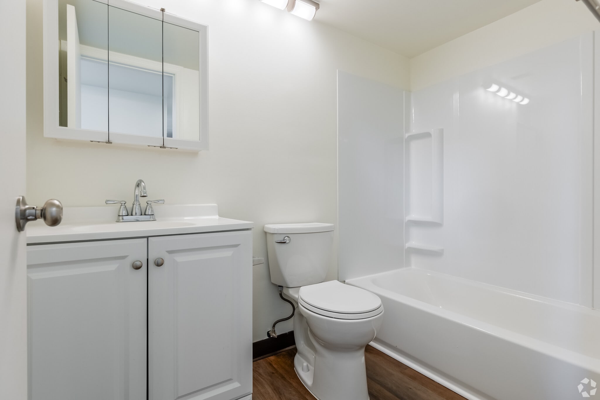 206 bathroom - The School House