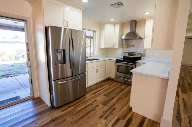 Building Photo - 8428 W Heatherbrae Dr
