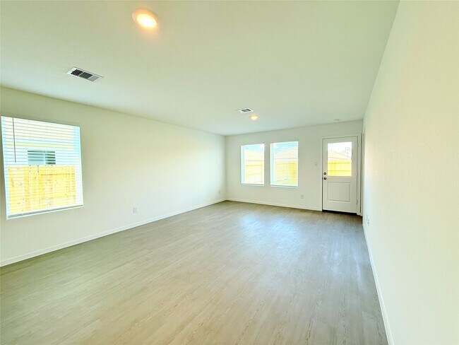Building Photo - 17941 Valle Cupa Ln