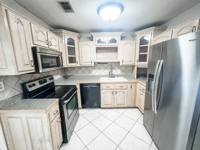 Building Photo - 967 Barbara Lynn Dr
