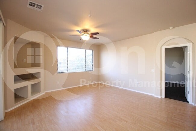 Building Photo - 705 W Queen Creek Rd