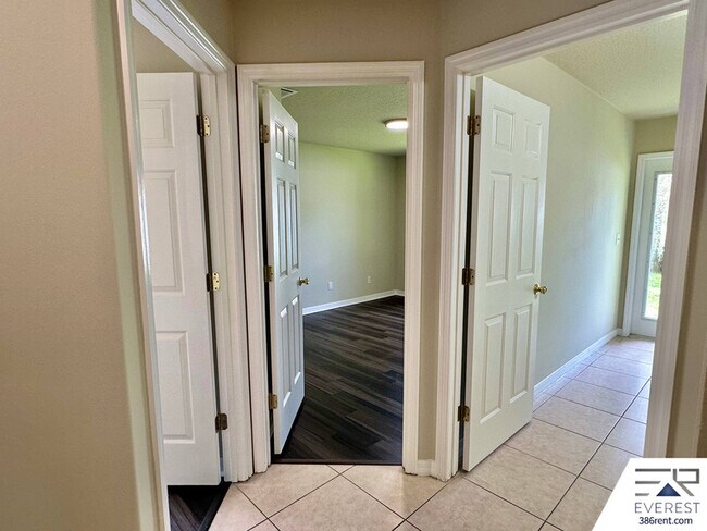 Building Photo - 7 Waywell Pl