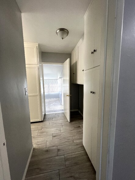 Building Photo - 1122 E Santa Fe Ave