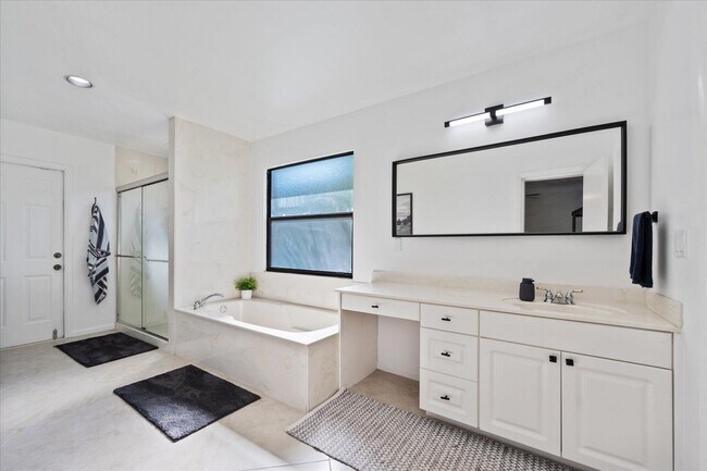 Building Photo - 12638 Quercus Ln