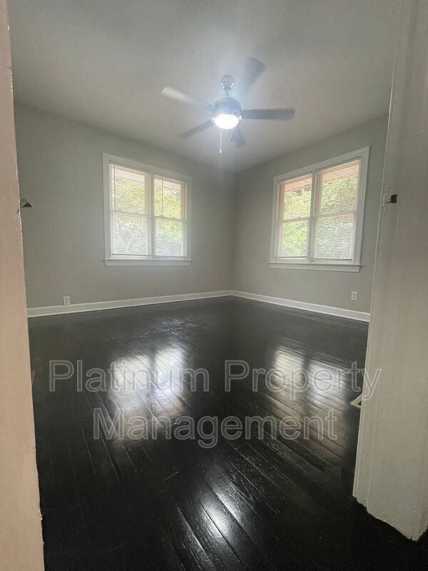 Building Photo - 3485 Maplehurst Dr