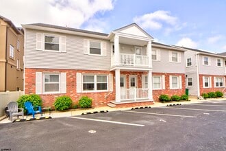 Building Photo - 9506 Ventnor Ave