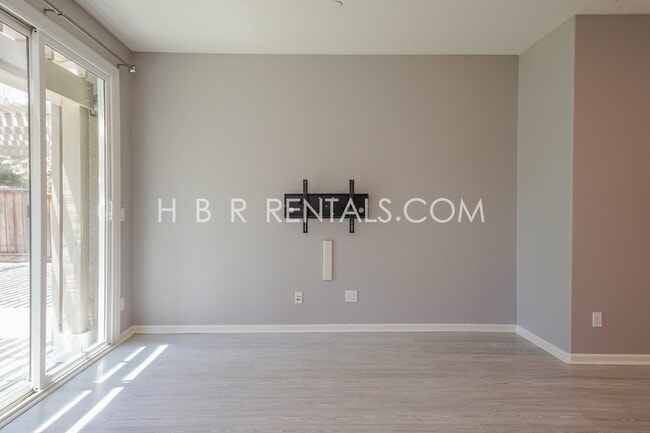 Building Photo - Questa Village: Spacious 3-Bedroom Retreat...