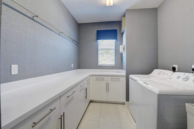 Building Photo - 9748 Celtic Sea Ln