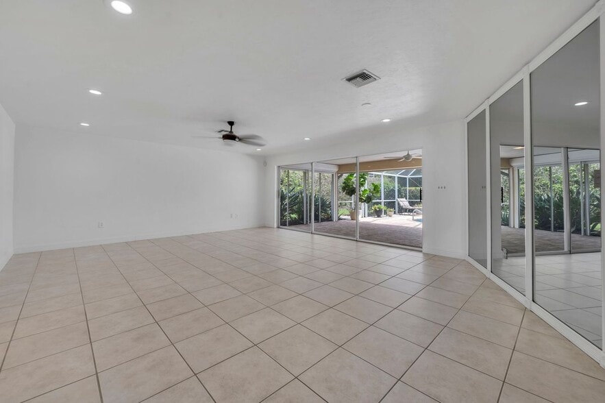 Building Photo - 656 Binnacle Dr