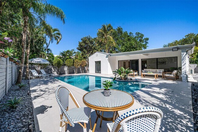 Building Photo - 696 NE 67th St