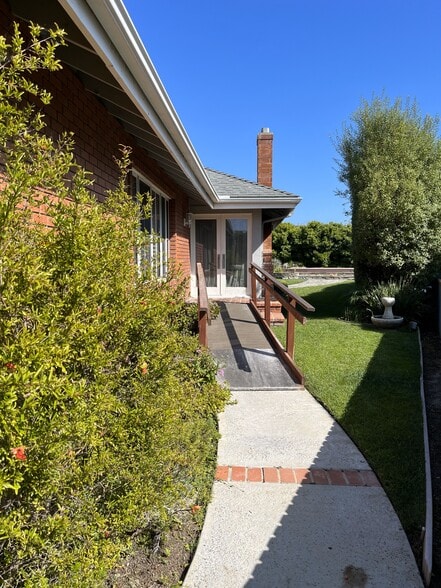 Entry to front door - 483 Calle Amigo