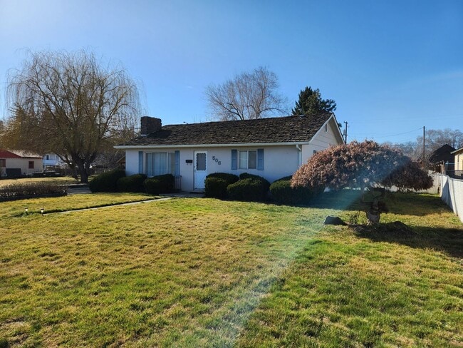 Building Photo - N. 24th Ave 2 bedroom House w/DOUBLE GARAGE!