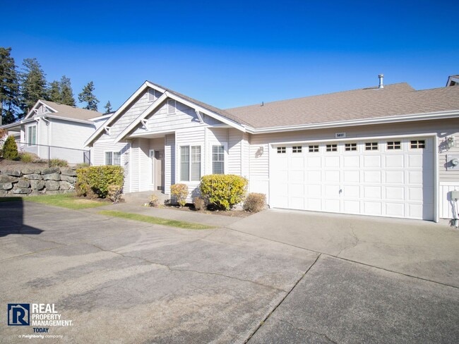 Building Photo - Beautiful 2-Bedroom Townhome with Vaulted Ceilings & 2-Car Garage!!