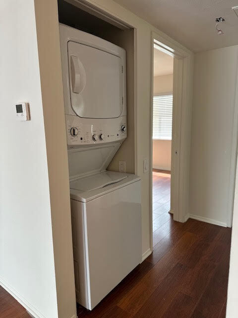 In Unit Washer/Driver - 4370 Troost Ave