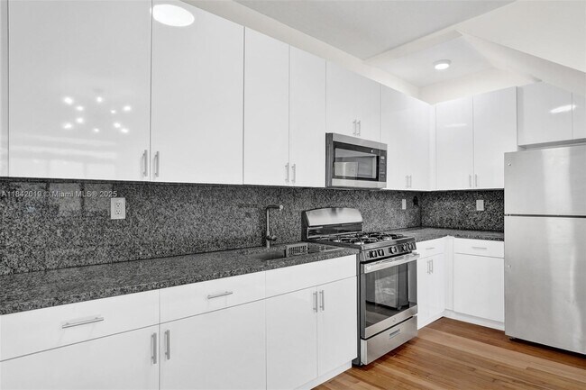 Building Photo - 1656 Polk St