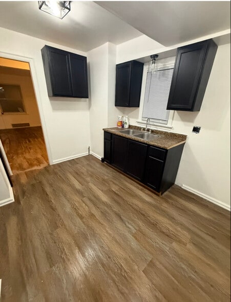 Building Photo - 3938 E 177th St