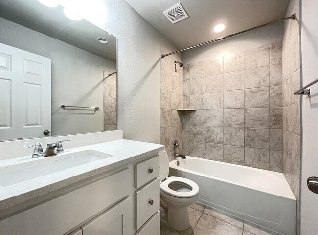 Building Photo - 1603 Denesa Dr