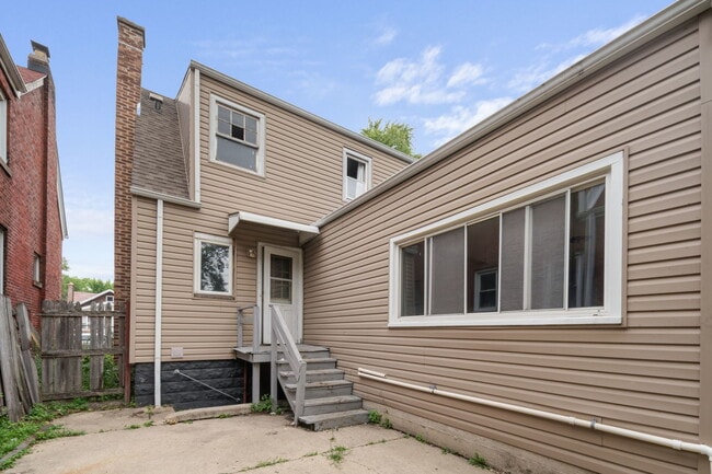 Building Photo - 296 E 148th Pl