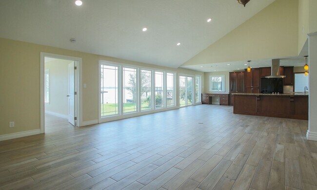 Building Photo - 14535 Diamondhead N