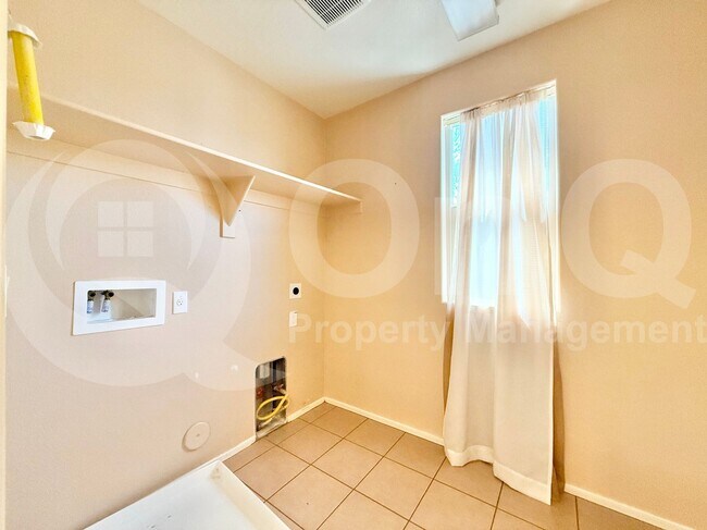 Building Photo - 218 N 109th Dr