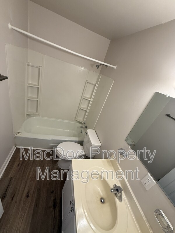 Building Photo - 534 Olde Greenwich Cir