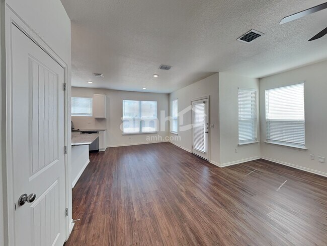 Building Photo - 180 Pebble Creek Run