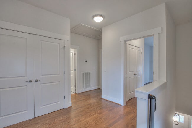 Building Photo - 1319B Pillow St