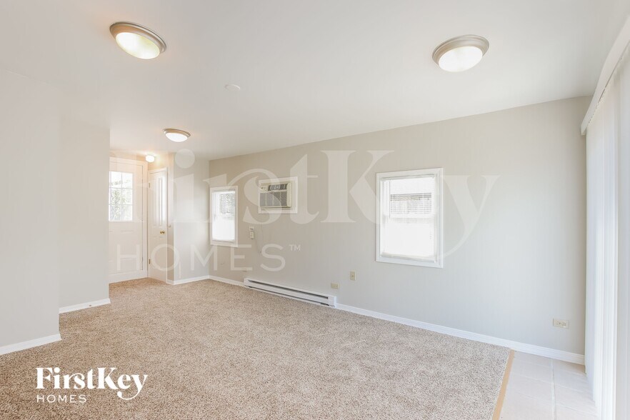 Building Photo - 1399 Sheridan Rd