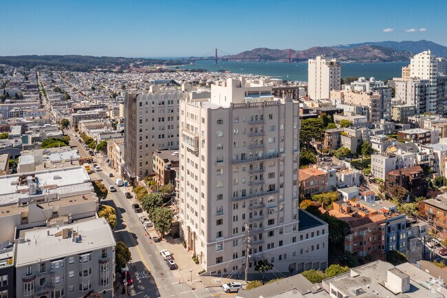 West - La Mirada Apartments