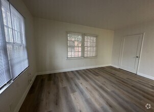 Building Photo - Charming studio just minutes away from all...