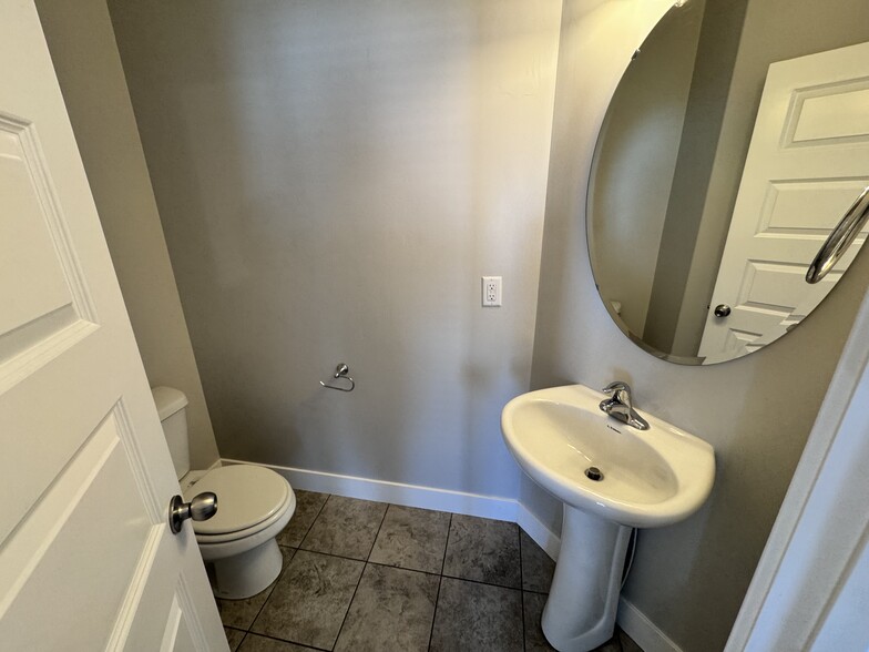 Building Photo - 14541 S Juniper Shade Dr