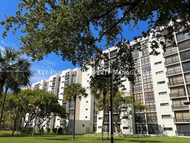 Primary Photo - 17011 N Bay Rd