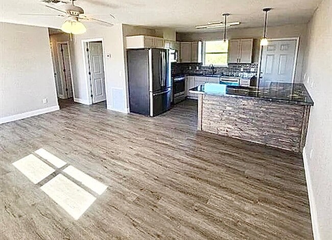 Building Photo - 1249 Chobee St